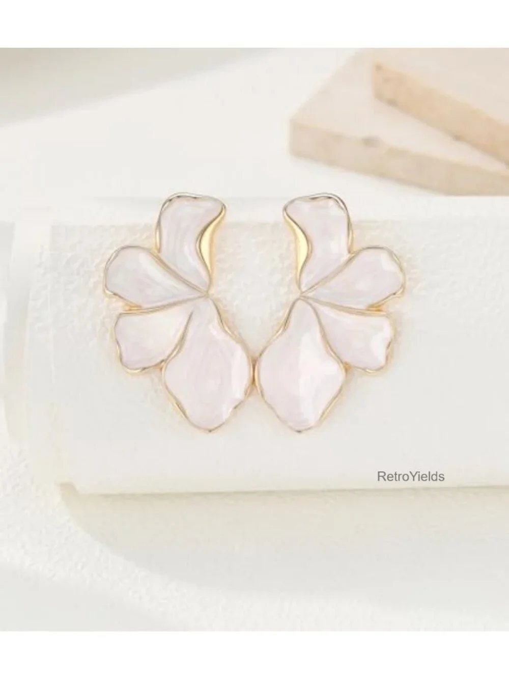 White Flower Dangle Earrings Chunky Gold Statement Vintage Drop Jewelry